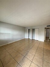 400 NW 65th Ave in Margate, FL - Foto de edificio - Building Photo