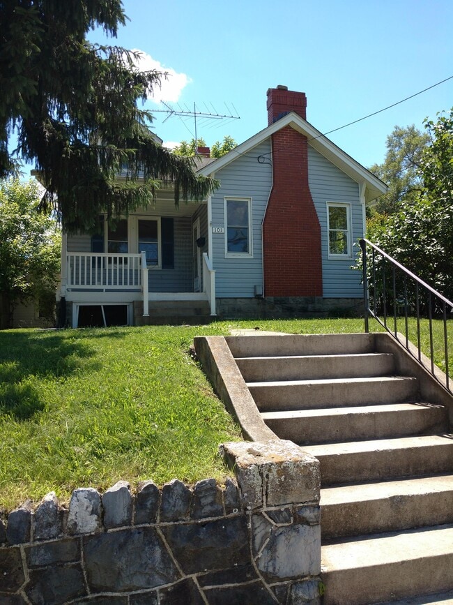 property at 101 W Whitlock Ave