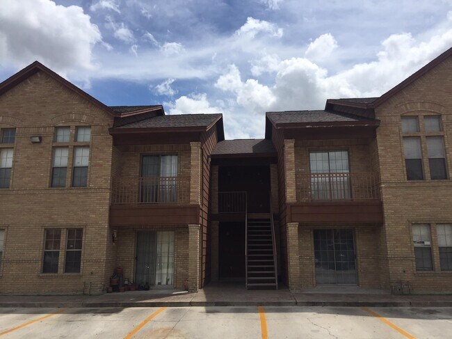 1752 Tiara Trail in Laredo, TX - Building Photo - Building Photo