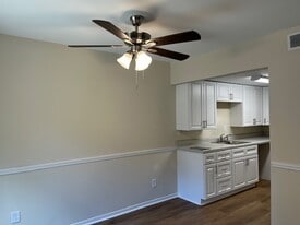 6494 Bannor Ln, Unit Apt B in Norcross, GA - Building Photo
