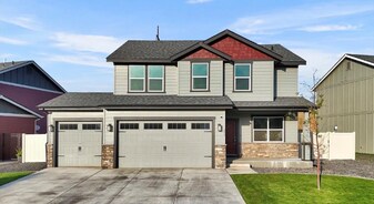 273 S Legacy Ridge Dr in Liberty Lake, WA - Building Photo