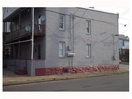 7301 Burton St in Swissvale, PA - Foto de edificio - Building Photo