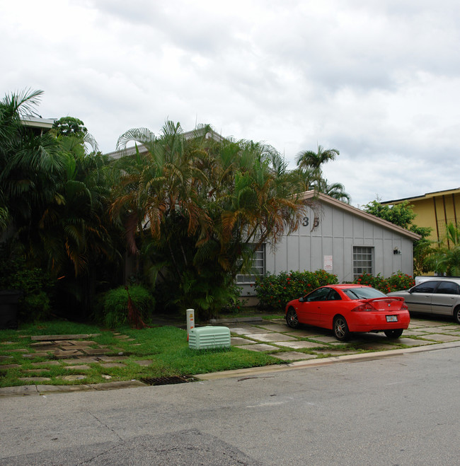 35 Isle Of Venice Dr in Fort Lauderdale, FL - Building Photo - Building Photo