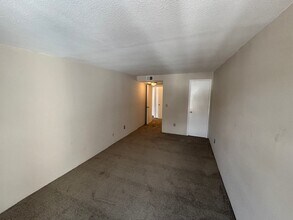6171 Rancho Mission Rd, Unit 313 in San Diego, CA - Foto de edificio - Building Photo