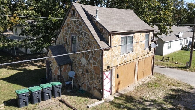 101 E Crafton St in Tahlequah, OK - Building Photo - Building Photo