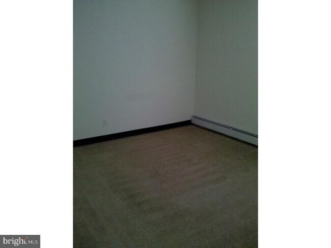 7807 Hasbrook Ave in Philadelphia, PA - Building Photo - Building Photo
