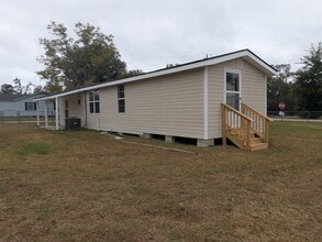 202 Underwood Dr in Uvalda, GA - Building Photo - Building Photo