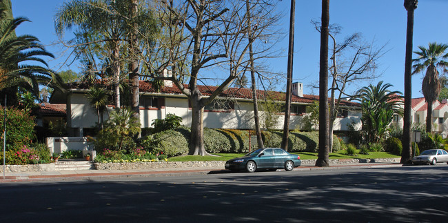 Casa California Apartments