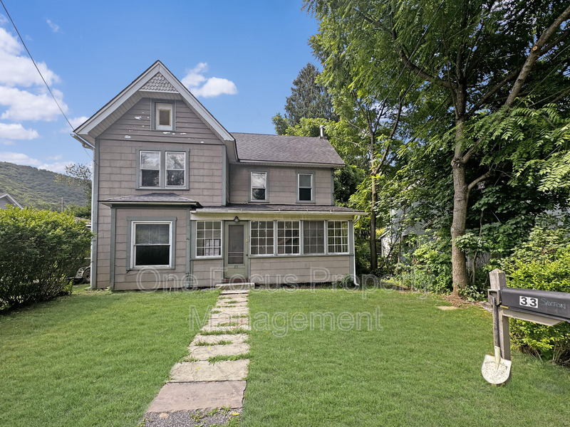 33 Church St in Trout Run, PA - Foto de edificio