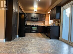 26 Beechbrooke Way in Aurora, ON - Building Photo - Building Photo