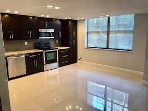 20381 NE 30th Ave in Aventura, FL - Foto de edificio - Building Photo