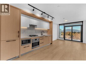 2729 Kingsway in Vancouver, BC - Building Photo