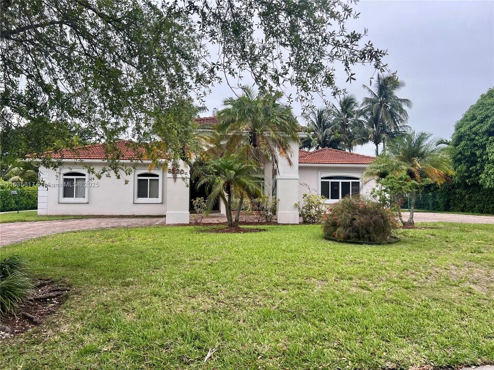8220 SW 187th St in Cutler Bay, FL - Building Photo