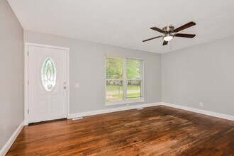 1080 N Park Ln in Florissant, MO - Building Photo - Building Photo