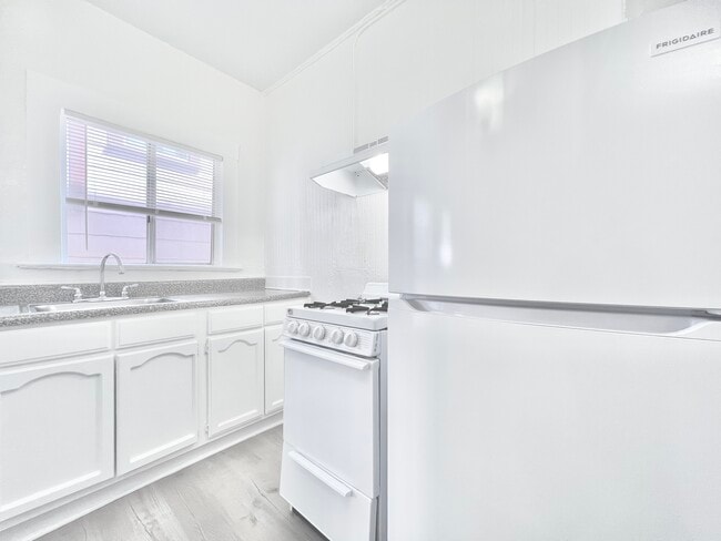 427 S Alvarado St in Los Angeles, CA - Foto de edificio - Building Photo