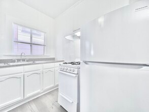 427 S Alvarado St in Los Angeles, CA - Foto de edificio - Building Photo