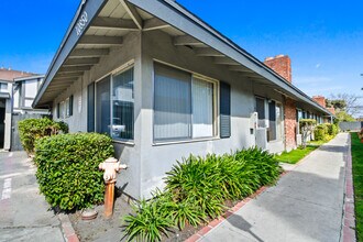 Magnolia Apartments in Anaheim, CA - Foto de edificio - Building Photo