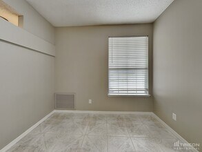 8911 Country Bend Cir N in Jacksonville, FL - Building Photo - Building Photo