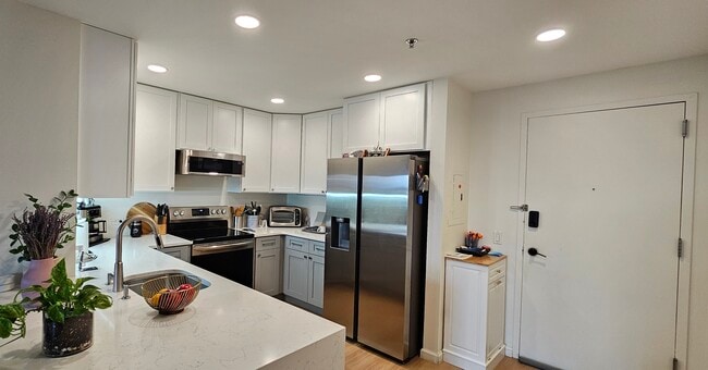 1 Carriage City Plz, Unit 1509 in Rahway, NJ - Building Photo - Building Photo