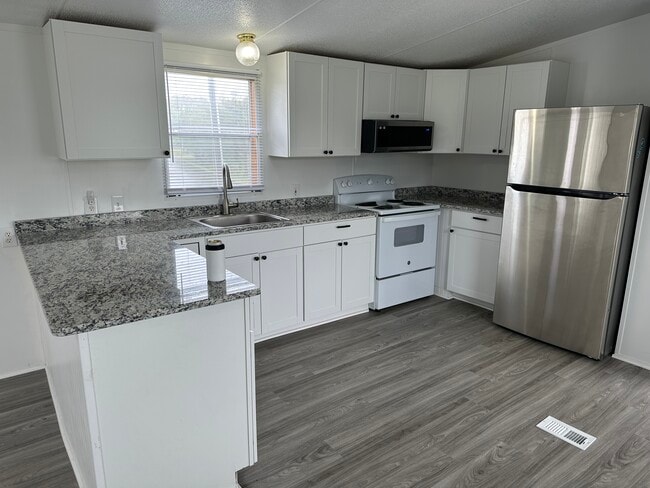 5438 Peden Point Rd in Wilmington, NC - Building Photo - Building Photo