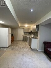 42 Lavallee Cres in Brampton, ON - Building Photo - Building Photo