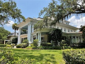 920 E Victory Dr in Savannah, GA - Building Photo