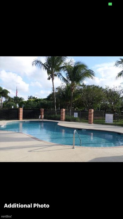 3504 Briar Bay Blvd in West Palm Beach, FL - Foto de edificio