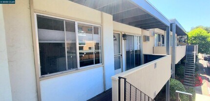 1195 Saranap Ave in Walnut Creek, CA - Building Photo - Building Photo