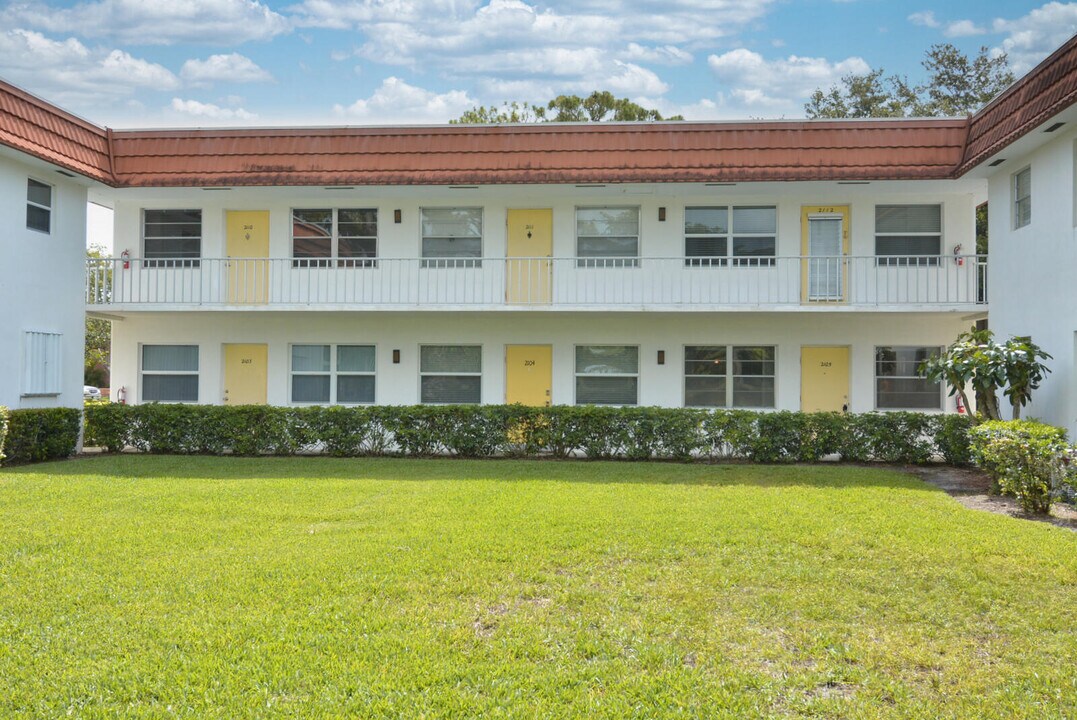 1225 NW 21st St in Stuart, FL - Building Photo