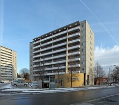 Antrim Apartments in Toronto, ON - Building Photo