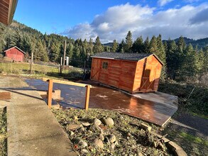 1110 N Main Ave in White Salmon, WA - Building Photo - Building Photo