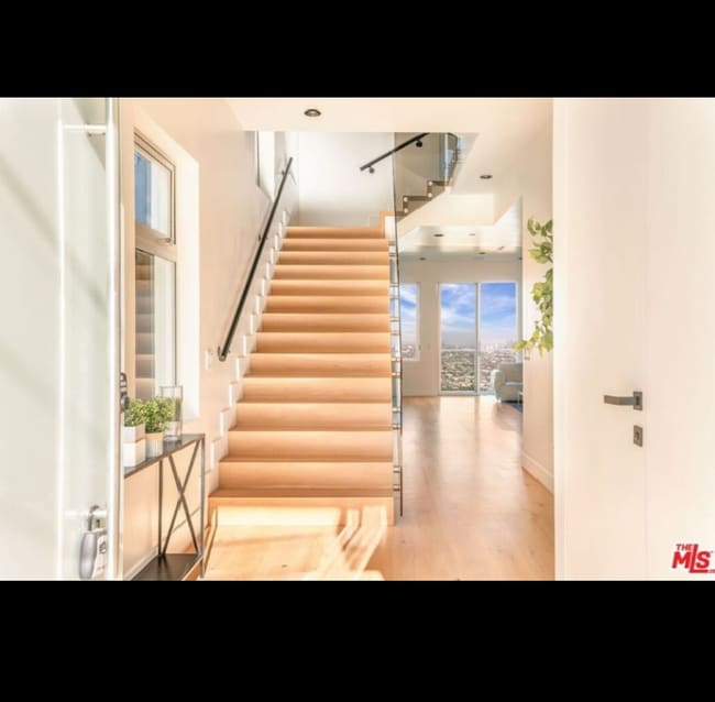 1610 Viewmont Dr in Los Angeles, CA - Building Photo - Building Photo