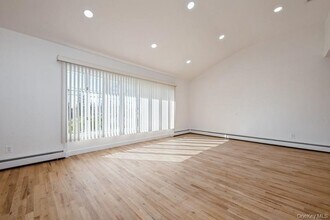 482 Harbor Dr in Cedarhurst, NY - Building Photo - Building Photo