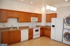 112 W High St in Glassboro, NJ - Building Photo - Building Photo