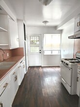 1850 N La Brea Ave in Los Angeles, CA - Foto de edificio - Building Photo