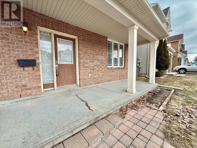 805 Taradale Dr in Ottawa, ON - Building Photo - Building Photo