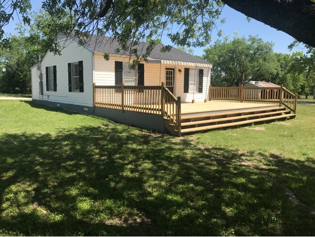 511 N Houston St in Lorena, TX - Building Photo