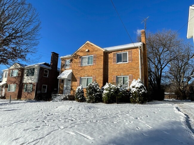 6803 Plainfield Rd, Unit 2 in Cincinnati, OH - Building Photo - Building Photo