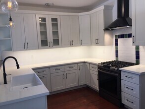 5046 La Roda Ave in Los Angeles, CA - Building Photo - Building Photo