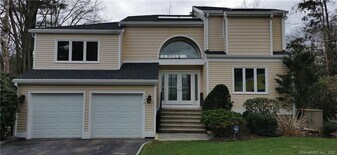 103 Silver Creek Ln in Norwalk, CT - Building Photo