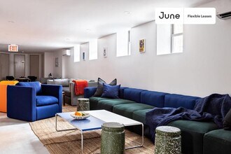 Cute ROOM at The Maison Jefferson, Unit 4 in Brooklyn, NY - Foto de edificio - Building Photo