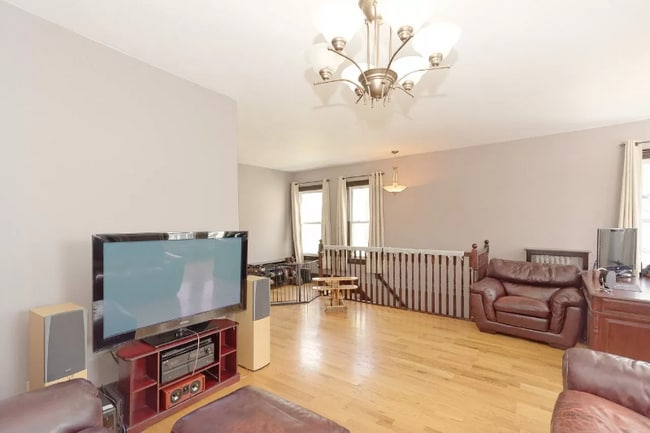 property at 546 Mercer St