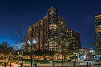 Wentworth Apartment Homes in North Bethesda, MD - Foto de edificio - Building Photo
