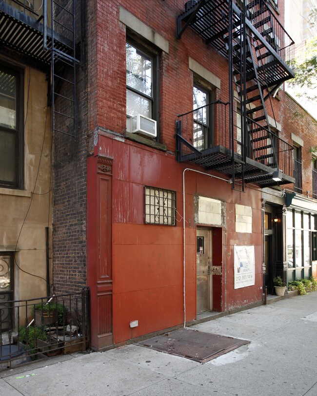 464 W 51st St in New York, NY - Foto de edificio - Building Photo