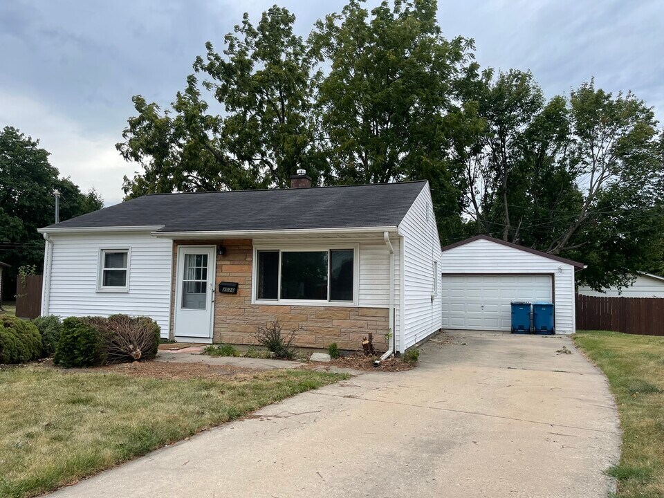 2026 Melba Pl in Peru, IL - Building Photo