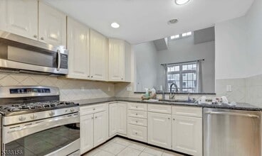 16 Forshee Cir in Montvale, NJ - Building Photo - Building Photo