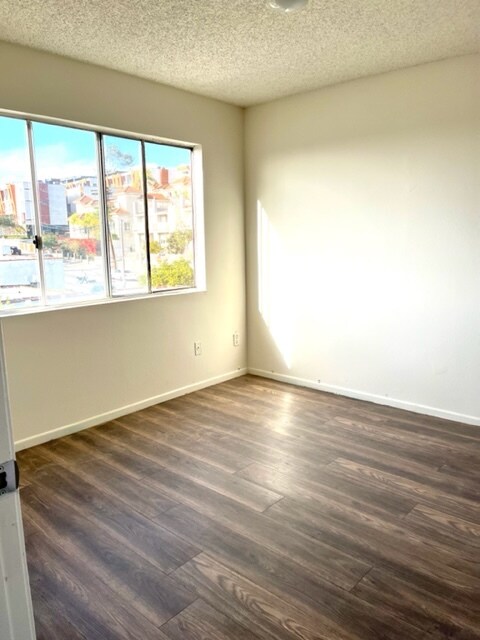 974 Figueroa Ter in Los Angeles, CA - Building Photo