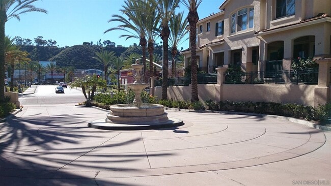 918 Camino De La Reina in San Diego, CA - Building Photo - Building Photo