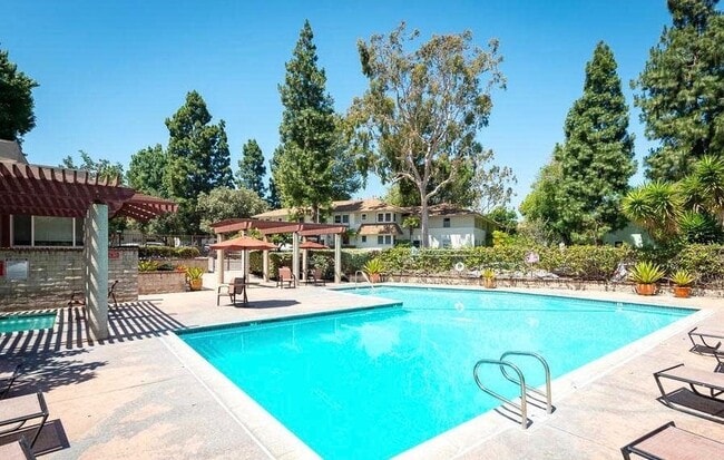 5876 Bowcroft St, Unit 2 in Los Angeles, CA - Building Photo - Building Photo