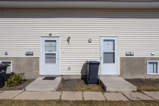 1815A 5 Av SE in High River, AB - Building Photo - Building Photo